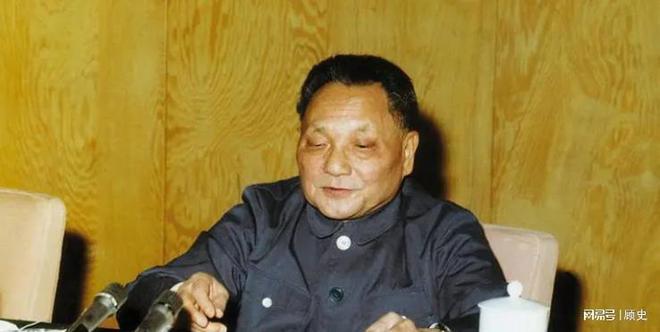 来看望压低声音说：提防那俩戴眼镜的龙八国际娱乐网站73年复出萧劲光前(图2)