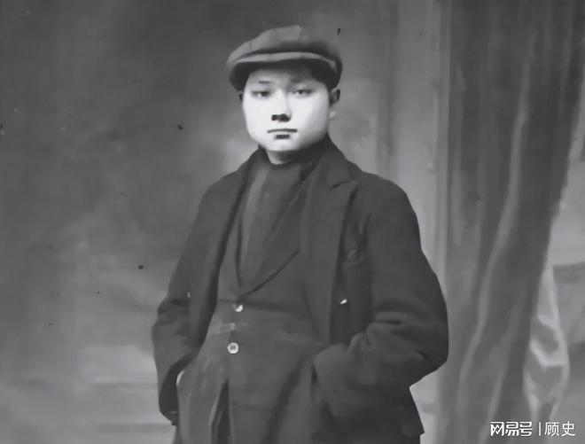 来看望压低声音说：提防那俩戴眼镜的龙八国际娱乐网站73年复出萧劲光前(图4)