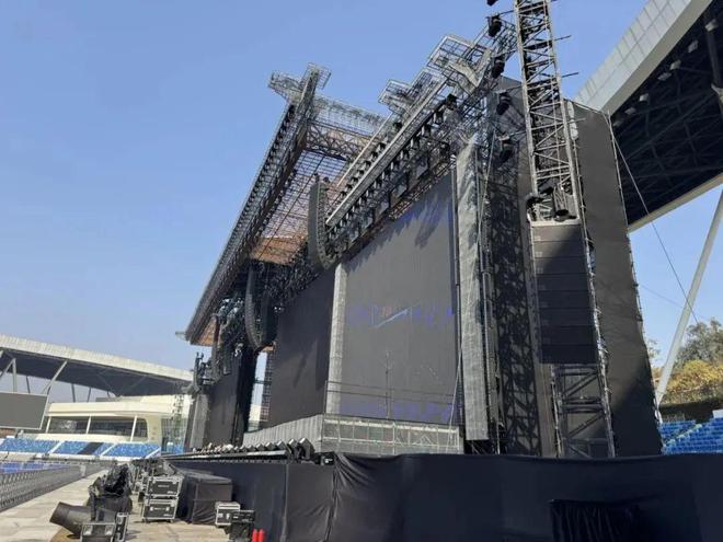 ”巡回演唱会燃爆跨年夜的万人音乐狂欢！long88龙8国际凤凰传奇“吉祥如意(图6)