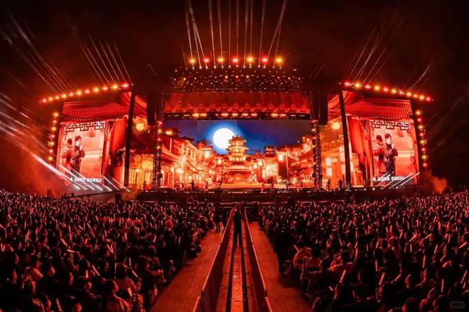 ”巡回演唱会燃爆跨年夜的万人音乐狂欢！long88龙8国际凤凰传奇“吉祥如意(图2)