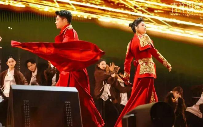 ”巡回演唱会燃爆跨年夜的万人音乐狂欢！long88龙8国际凤凰传奇“吉祥如意(图5)