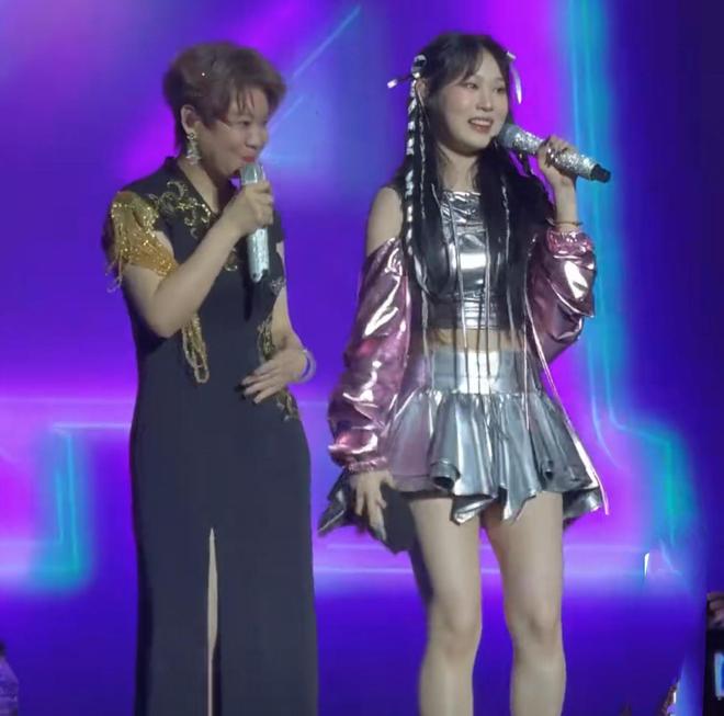 票提前离场力捧18岁女儿被吐槽小沈阳演唱会口碑翻车观众喊退(图6)